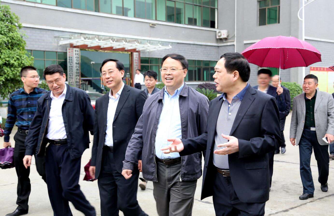 2015年4月，省委常委副省长张剑飞莅临九游在线客服视察.JPG