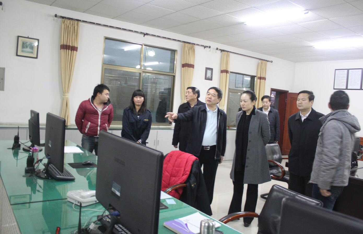 2014年1月，时任怀化市市长李晖莅临九游在线客服调研.JPG